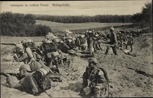 Ak Deutsche Infanterie in vollem Feuer, Waldgefecht, I WK