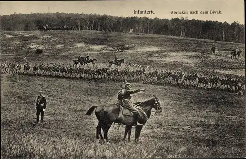 Ak Deutsche Infanterie, Abrücken nach dem Biwak, Reiter, Soldaten