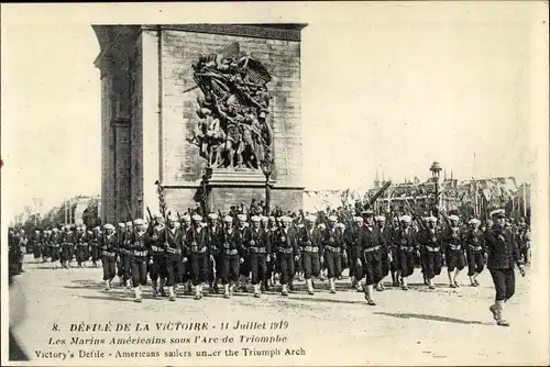 Ak Paris VIII, Triumphbogen, Arc de Triomphe, Defilé de la Victoire 1919, Marins Americains