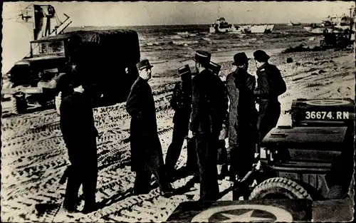Ak Liberation 1944, Normandie, Tete de Pont, General de Gaulle, Premiers pas sur la Terre de France