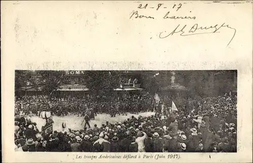 Ak Les troupes Americaines defilent a Paris, Juin 1917
