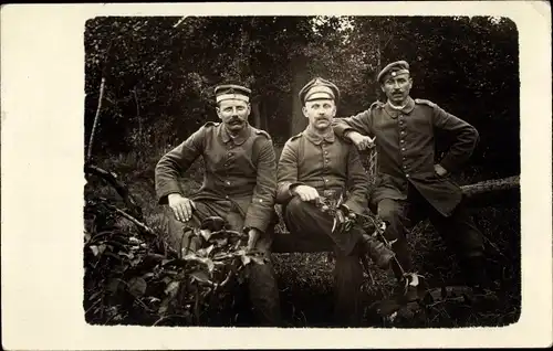 Foto Ak Deutsche Soldaten in Uniformen, I. WK