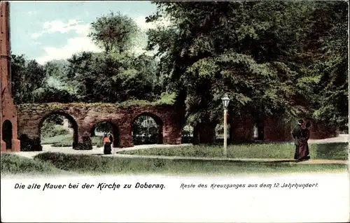 Ak Bad Doberan in Mecklenburg, Die alte Mauer bei der Kirche, Reste des Kreuzganges