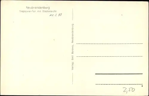 Ak Neubrandenburg, Blick über das Treptower Tor auf die Stadt