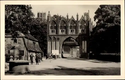 Ak Neubrandenburg, Stargarder Tor, Außenansicht