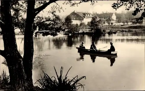 Ak Weinböhla in Sachsen, Ruderboot auf dem Hausteich, FDGB Erholungsheim Heidehof