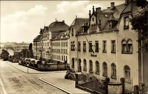 Ak Hartha Mittelsachsen, Post und Schule, Straßenansicht