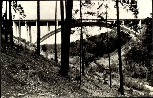 Ak Hermsdorf in Thüringen, Teufelstalbrücke, Einbogenbrücke