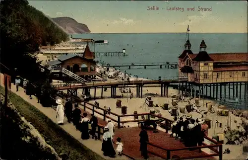 Ak Ostseebad Sellin auf Rügen, Laufsteg und Strand, Landungsbrücke