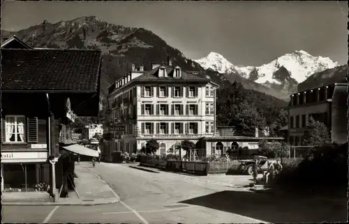 Ak Interlaken Kanton Bern Schweiz, Bahnhofstraße mit Hotel Helvetia