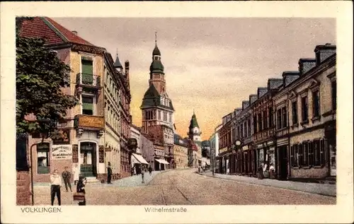 Ak Völklingen im Saarland, Blick in die Wilhelmstraße, Passanten