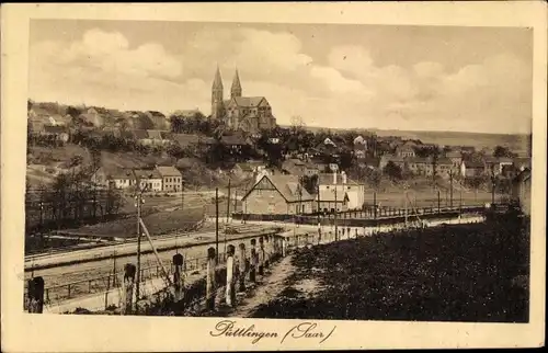 Ak Püttlingen im Saarland, Blick auf Stadt und Kirche, Bahnhof, Bahnstrecke