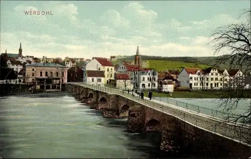 Ak Werdohl im Märkischen Sauerlandkreis, Flusspartie mit Brücke, Blick auf den Ort