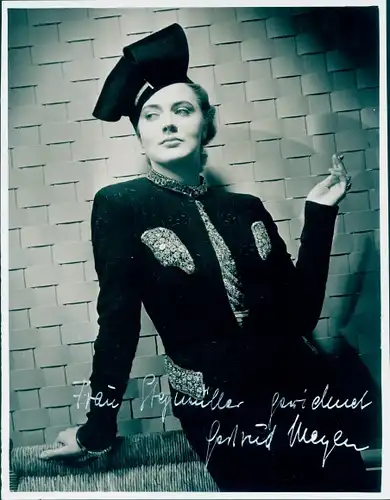 Foto Schauspielerin Gertrud Meyen, Zigarette, Autogramm