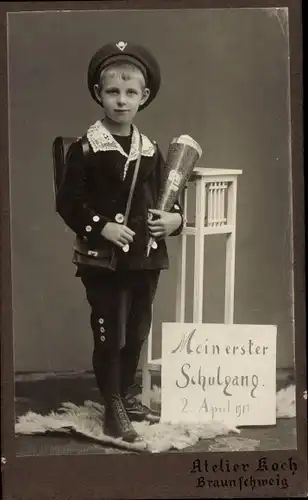 CdV Kinderportrait, Mein erster Schulgang 2. April 1913, Junge mit Zuckertüte