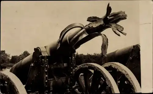 Foto Ak Zerstörtes Geschütz, Kriegsbeute, I. WK