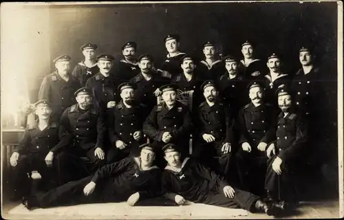 Foto Ak Deutsche Marinesoldaten in Uniformen, Kaiserliche Marine, 1915
