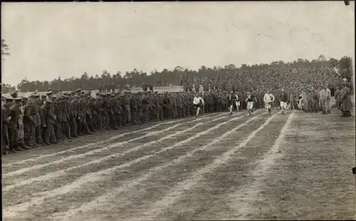 Foto Ak Deutsche Soldaten, Kaiser-Zeit, Lauf, Leichtathletik