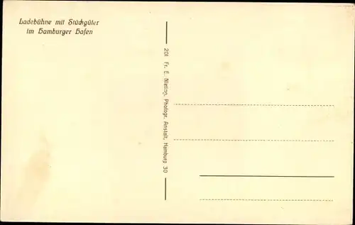 Ak Hamburg, Hafenpartie, Ladebühne mit Stückgüter, Kran, Fässer, Schienen