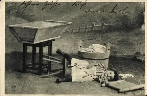 Ak Mädchen ist mit Hocker umgefallen, Waschbottich