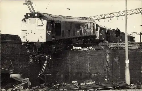 Ak Stoke on Trent West Midlands England, Zugunglück 22 Oktober 1985, Bahnhof