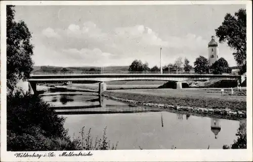 Ak Waldenburg in Sachsen, Blick über den Fluss zur Muldenbrücke