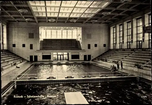 Ak Hansestadt Rostock, Schwimmhalle Neptun, Innenansicht