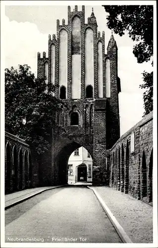 Ak Neubrandenburg in Mecklenburg, Friedländer Tor