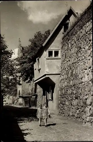 Ak Neubrandenburg in Mecklenburg, Wiekhaus, Mädchen