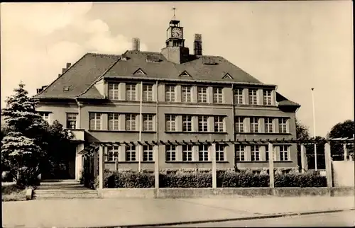 Ak Lucka im Altenburger Land, Vorderansicht der Oberschule