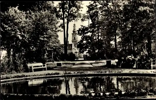 Ak Meuselwitz in Thüringen, Blick vom Leninpark zur Stadtkirche