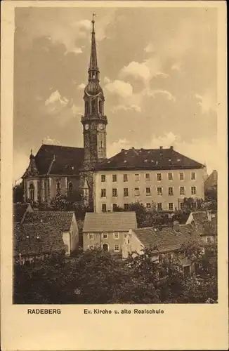 Ak Radeberg in Sachsen, Ev. Kirche und alte Realschule