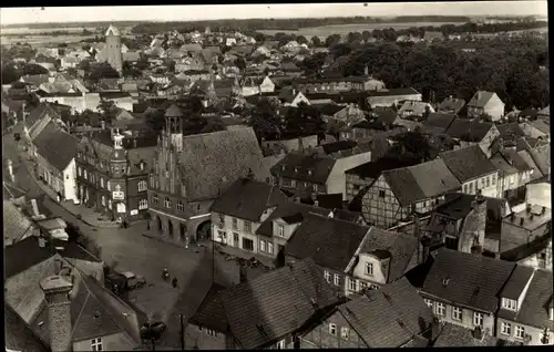 Ak Grimmen in Mecklenburg Vorpommern, Blick über die Dächer der Stadt
