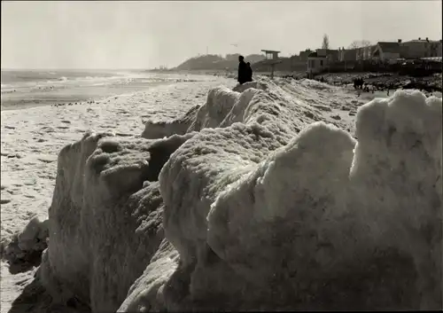 Ak Ostseebad Bansin Heringsdorf auf Usedom, Eisberge am Strand