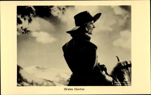 Ak Schauspielerin Greta Garbo, Filmszene, Pferd, Ross Verlag 8818/1