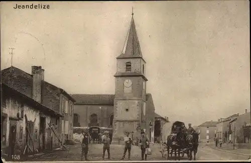 Ak Jeandelize Lothringen Meurthe et Moselle, Ortsansicht, Passanten, Kutsche, Kirche