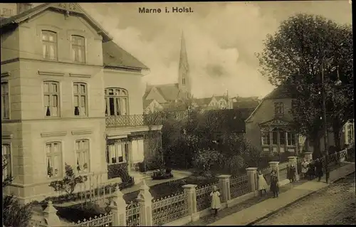 Ak Marne in Holstein Dithmarschen, Straßenpartie im Ort, Kirche