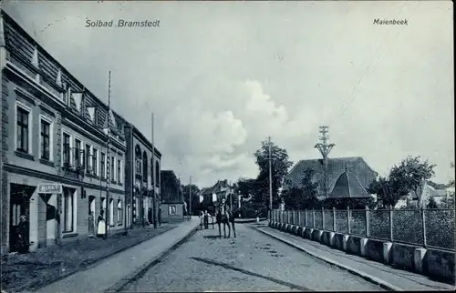 Ak Bad Bramstedt in Schleswig Holstein, Maienbeek, Straßenpartie