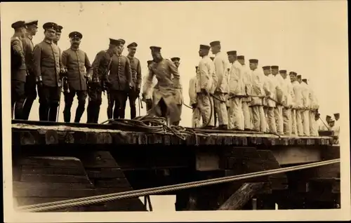 Foto Ak Deutsche Soldaten in Uniformen, Kronprinz Wilhelm von Preußen, I WK