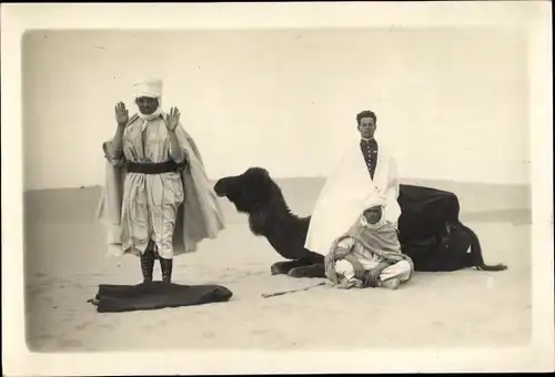 Foto Ak Maghreb, Kamel, Wüste, Gebet