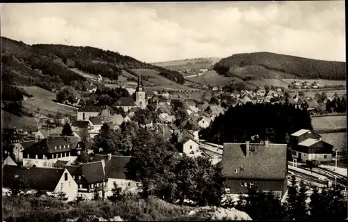 Ak Geising Altenberg im Erzgebirge, Totalansicht, Kirche, Bahhof