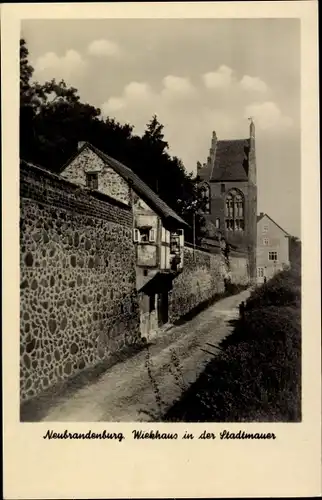 Ak Neubrandenburg, Wiekhaus in der Stadtmauer