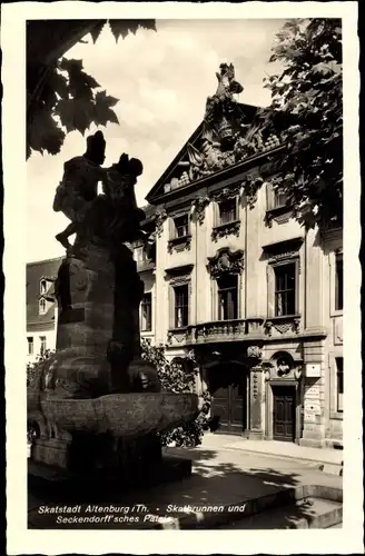 Ak Altenburg in Thüringen, Skatbrunnen, Senkendorffsches Palais