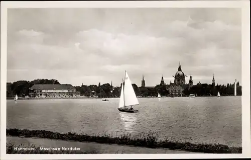 Ak Hannover in Niedersachsen, Maschsee-Nordufer, Segelboot, Panorama