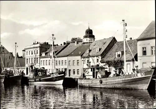 Ak Ueckermünde in Vorpommern, Hafenpartie