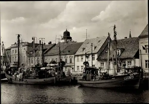 Ak Ueckermünde in Vorpommern, Am Hafen, Fischerboote