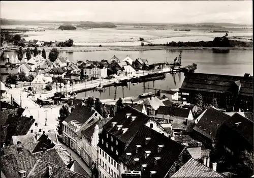 Ak Wolgast in Mecklenburg Vorpommern, Blick auf den Hafen, Schiffe, Panorama