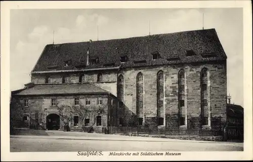 Ak Saalfeld in Thüringen, Münzkirche mit Städtischem Museum