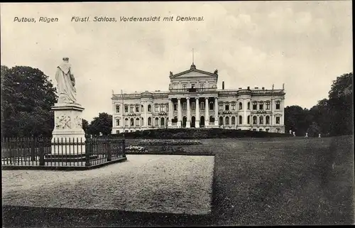 Ak Putbus auf der Insel Rügen, Fürstl. Schloss, Vorderansicht mit Denkmal