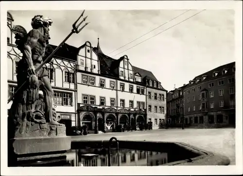 Ak Weimar in Thüringen, Marktplatz mit Cranachhäusern, Neptunbrunnen